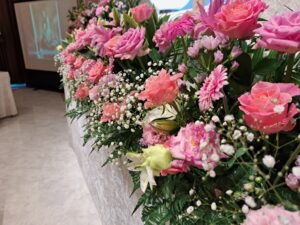 母の好きなピンクの花の祭壇